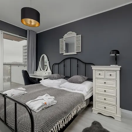 Kasprowicza 20 Swimming Pool By Jantar * コウォブジェク